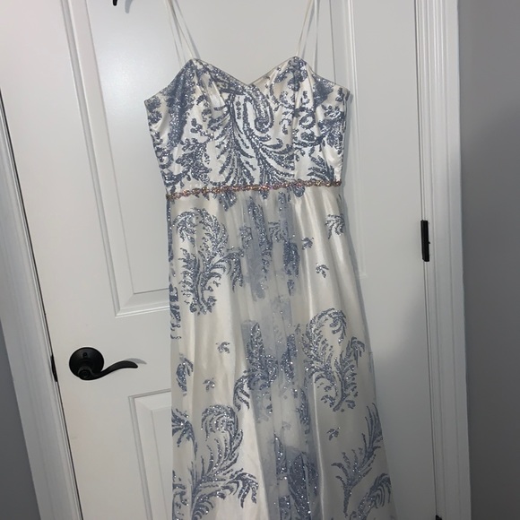 Camille La Ve Prom Dress - Picture 1 of 3